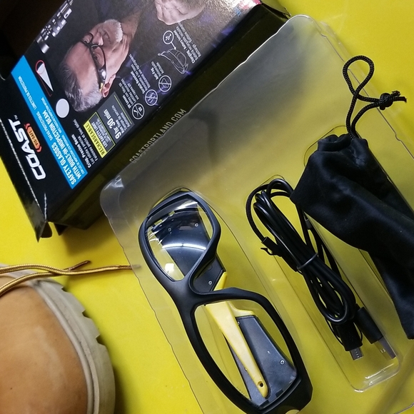 Safety glass with inspection light - Picture 4 of 9